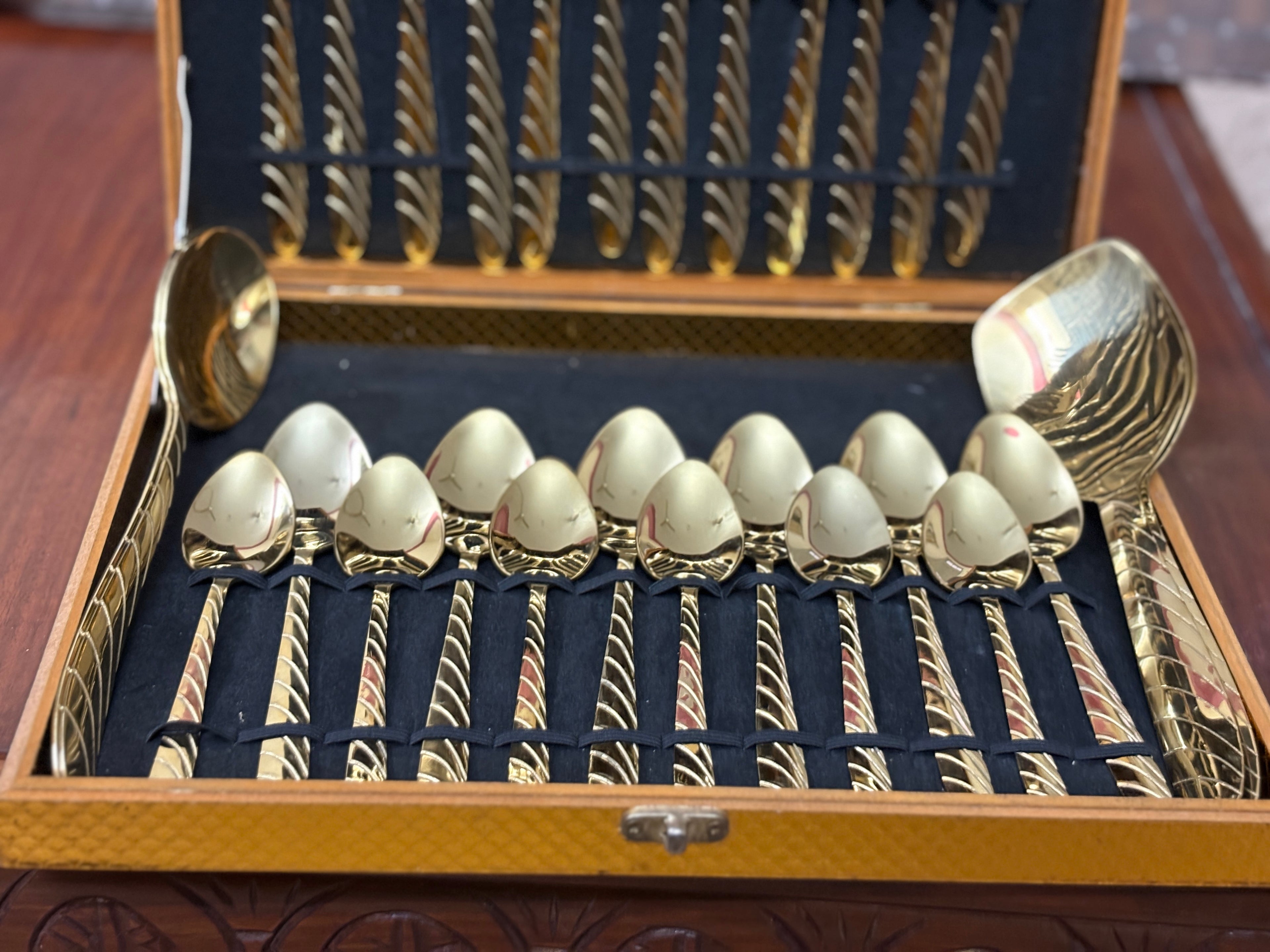 Golden Cutlery Set