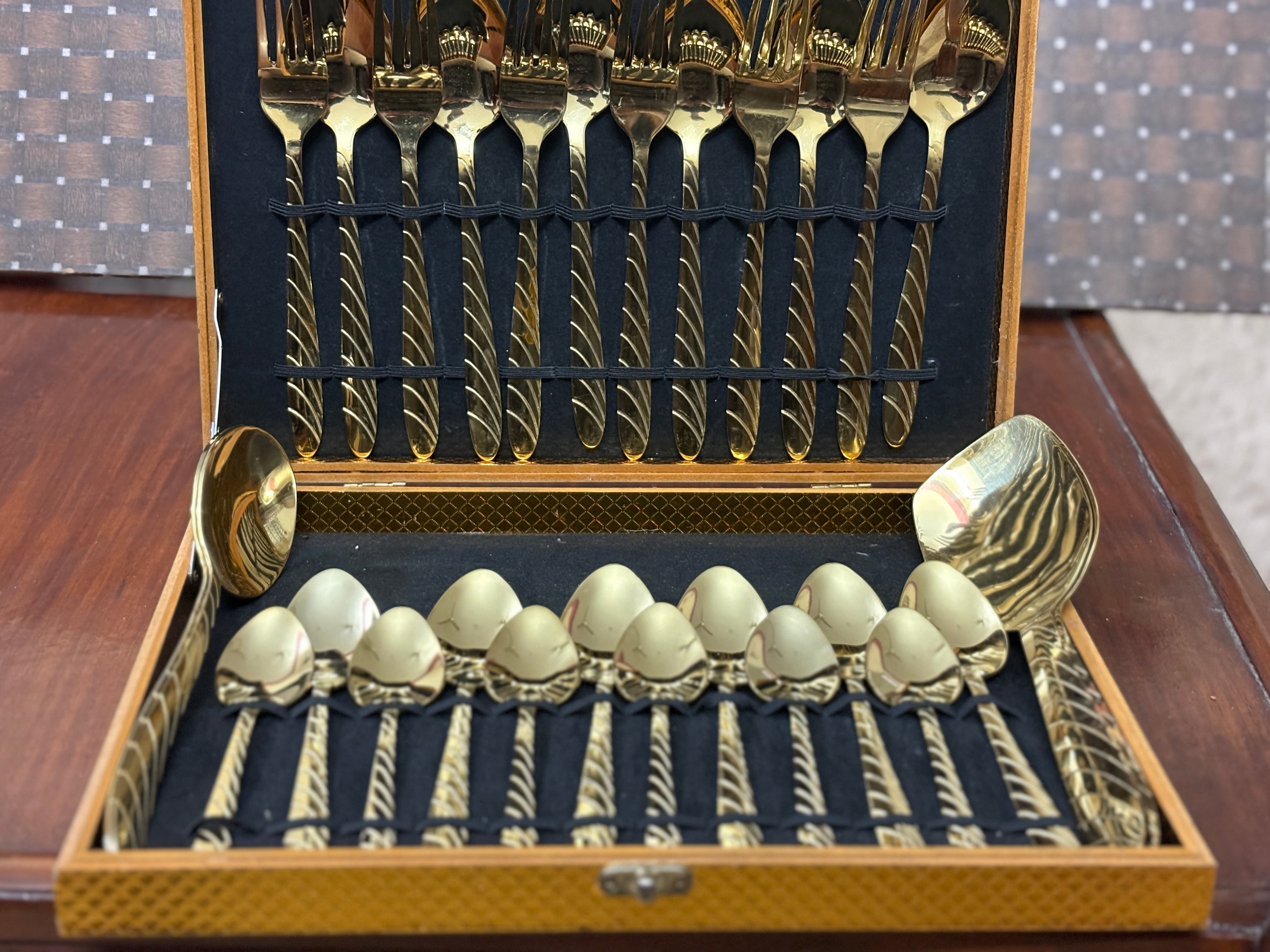 Golden Cutlery Set
