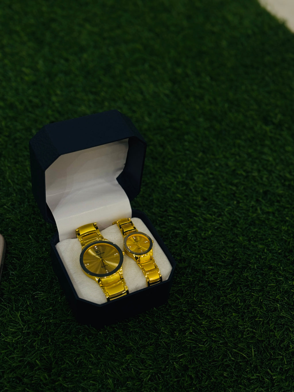 Luxury Golden Couple Watch Set | Elegant His & Hers Timepieces